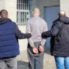 Poszukiwany 44-latek listem gończym w rękach policji.