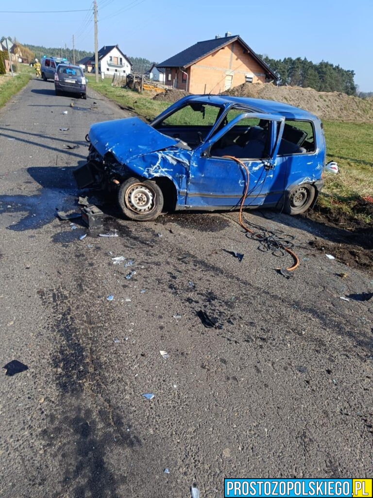 Wypadek w Kadłubie w powiecie strzeleckim. Autami podróżowały 2 osoby dorosłe i 5 dzieci. Na miejscu lądował LPR.