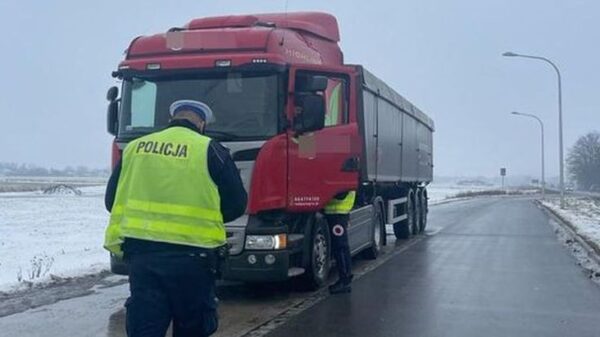 Działania "Truck &Bus” – zatrzymany kierowca z urządzeniem zakłócającym tachograf.