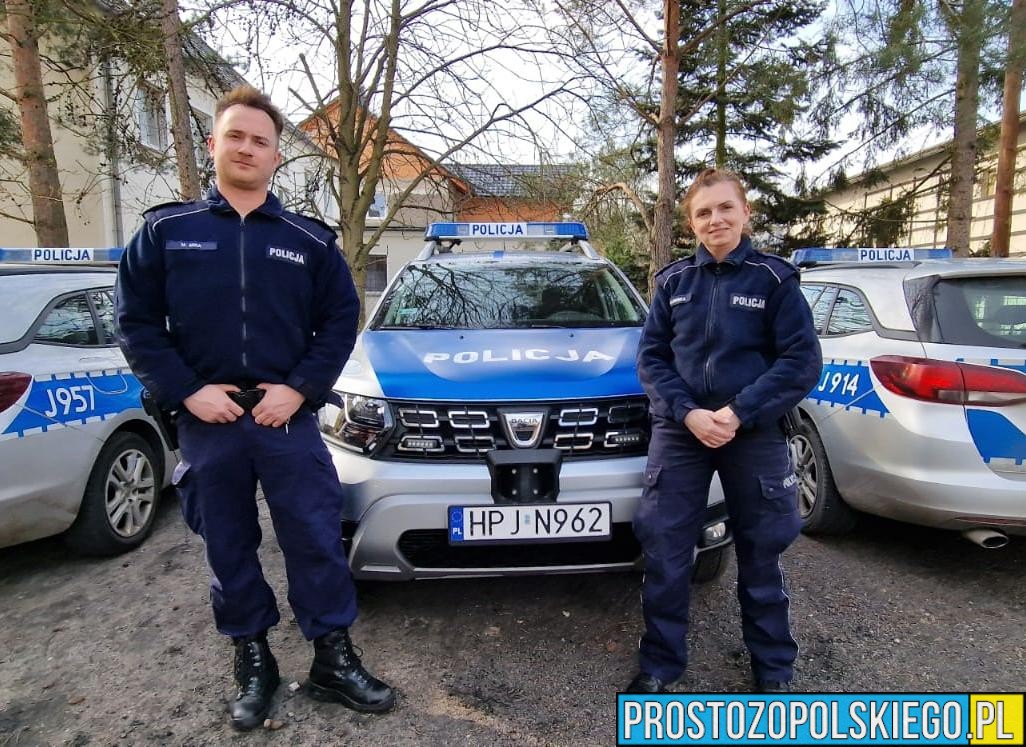 Policjanci odnaleźli zagubioną w lesie 19-latkę.