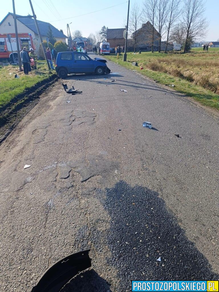 Wypadek w Kadłubie w powiecie strzeleckim. Autami podróżowały 2 osoby dorosłe i 5 dzieci. Na miejscu lądował LPR.