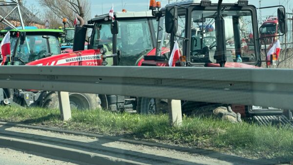 Rolnicy zablokowali węzeł autostradowy Brzeg. GDDKiA uruchomiła zjazd z A4 na MOPie w Wierzbniku !