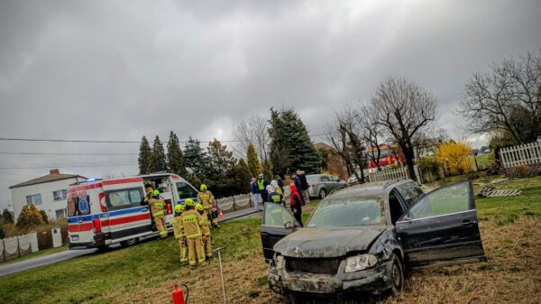 Dachowanie auta w miejscowości Rosterk koło Praszki.