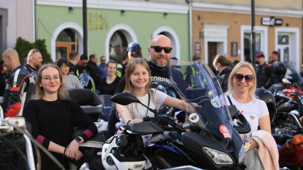 Motocyklowe wielkanocne „ jajeczko „na opolskim rynku.(Zdjęcia&Wideo)