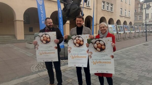 Śniadanie Wielkanocne na opolskim Rynku.