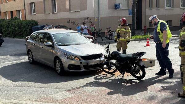 Zderzenie na skrzyżowaniu 1-go Maja Jakuba Kani w Opolu. Poszkodowany motocyklista.(Zdjęcia&Wideo)