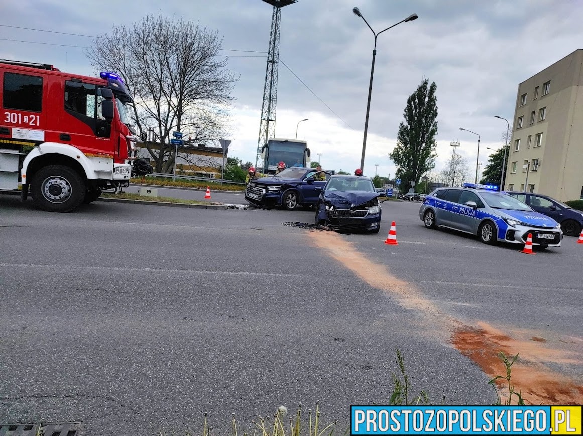 Zderzenie Audi i Skody na ul. Armii Krajowej w Opolu . (Zdjęcia)