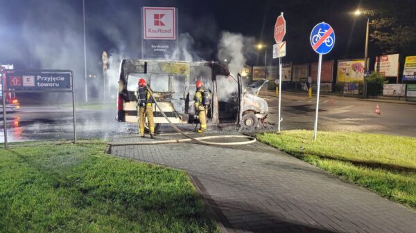 Pożar busa w Kluczborku przy wjeździe na parking.