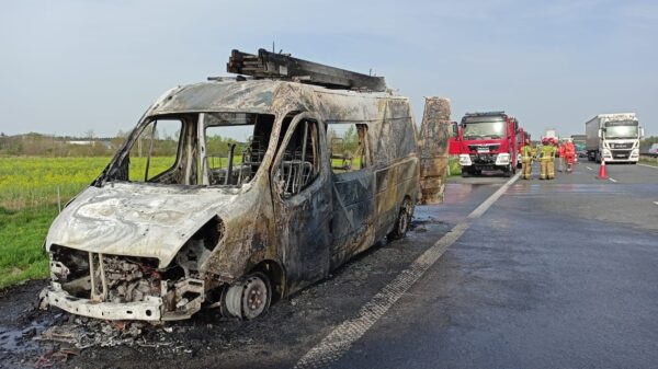 Doszczętnie spalił się bus na autostradzie A4 .(Zdjęcia)