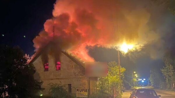 Pożar budynku mieszkalnego i gospodarczego na ul. Oświęcimskiej w Opolu.(Zdjęcia&Wideo)