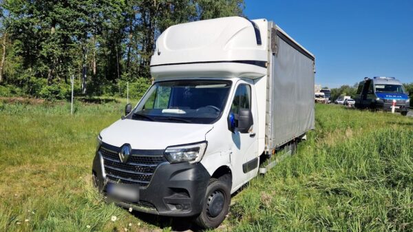 Zderzenie drogowe z udziałem busa na autostradzie A4 na 215 km kierunek Katowice. (Zdjęcia)