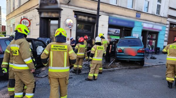 Zdarzenie dwóch samochodów osobowych w miejscowości Baborów w powiecie Głubczyckim. Jedna osoba została poszkodowana.(Zdjęcia)