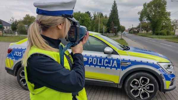 Na obwodnicy Grodkowa znacznie przekroczył dozwolona prędkość. 35-latek został ukarany mandatem karnym 2500zł i 15 pkt.