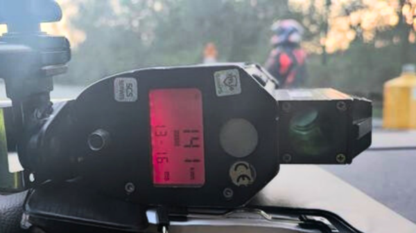 Pędził motocyklem przez miasto z prędkością 141 km/h - 21-latek stracił prawo jazdy