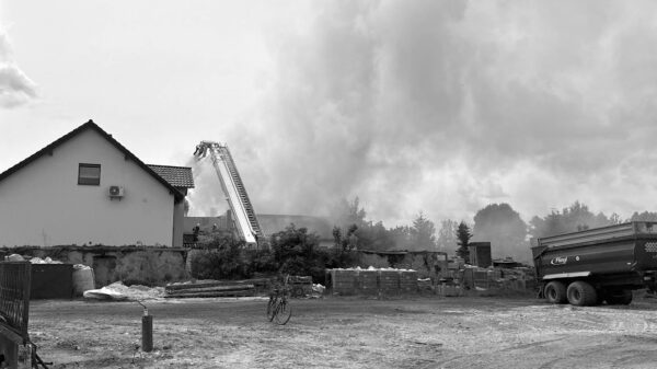 Pożar budynku jednorodzinnego w Tarnowie Opolskie .W środku ujawniono zwęglone ciało. (Zdjęcia&Wideo)