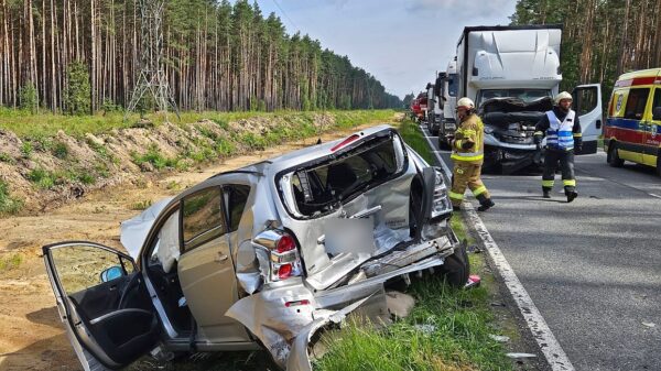 Wypadek na DK45 Bierdzany . Trzy osoby poszkodowane. Na miejscu lądował LPR. (Zdjęcia&Wideo)