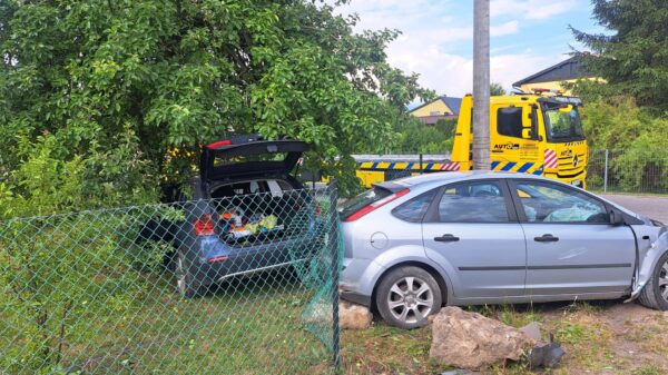 Strojec : zderzenie bmw i forda . Dwie osoby zabrane do szpitala. Na miejscu lądował LPR.(Zdjęcia)