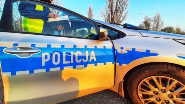 O mały włos od tragedii . Kierowca autobusu wiozący dzieci chciał naprawić poważną awarię tzw. trytytkami.