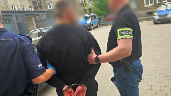 Trzech oszustów "na policjanta" zatrzymanych - najmłodszy z nich miał 14 lat.(Zdjęcia)