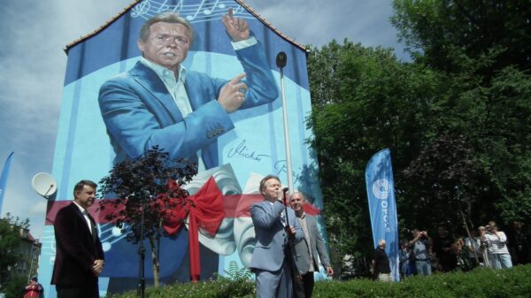 Michał Bajor doczekał się swojego muralu w Opolu.(Zdjęcia)