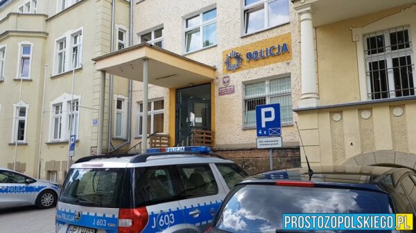 67-latka odnaleziona przez policjantów ruchu drogowego.