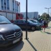 Pożar samochodu na parkingu Toyota Park w Opolu . Chłopiec grający w piłkę na boisku orlik zauważył dym w aucie i powiadomił pracownika.(Zdjęcia&Wideo)