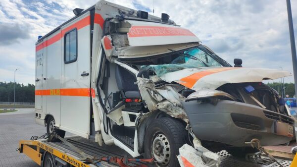 Wypadek Niemieckiej karetki na opolskim odcinku autostrady A4 na 217 km kierunek Katowice. 3 osoby zabrane do szpitala.(Zdjęcia)