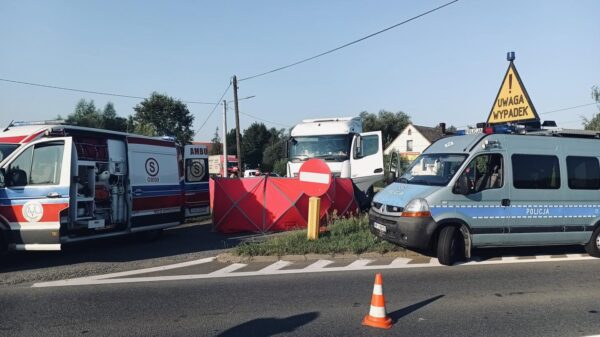 38-latka kierująca rowerem został potrącona przez kierującego ciężarówką.