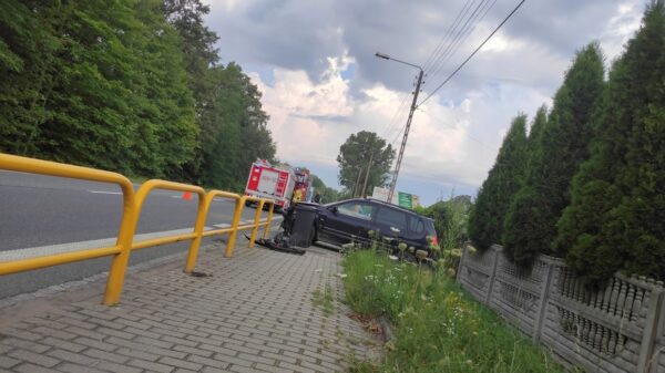 Zderzenie osobówki z ciężarówką na DK94 w Walidrogach.