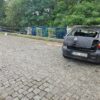 Kierujący Golfem może mówić o dużym szczęściu ,gdyż mało brakowało a wpadł by do rzeki Mała Panew. Auto zatrzymało się na barierkach.