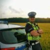 Pijany sprawca kolizji i poszkodowani – policjant w czasie wolnym od służby zatrzymał sprawcę.