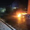 Doszczętnie spalił się samochód w miejscowości Skorogoszcz w powiecie brzeskim. (Zdjęcia)