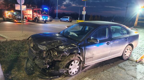 Wypadek samochodowy na DW424 w miejscowości Zieleniec w powiecie namysłowskim (Foto&Wideo)