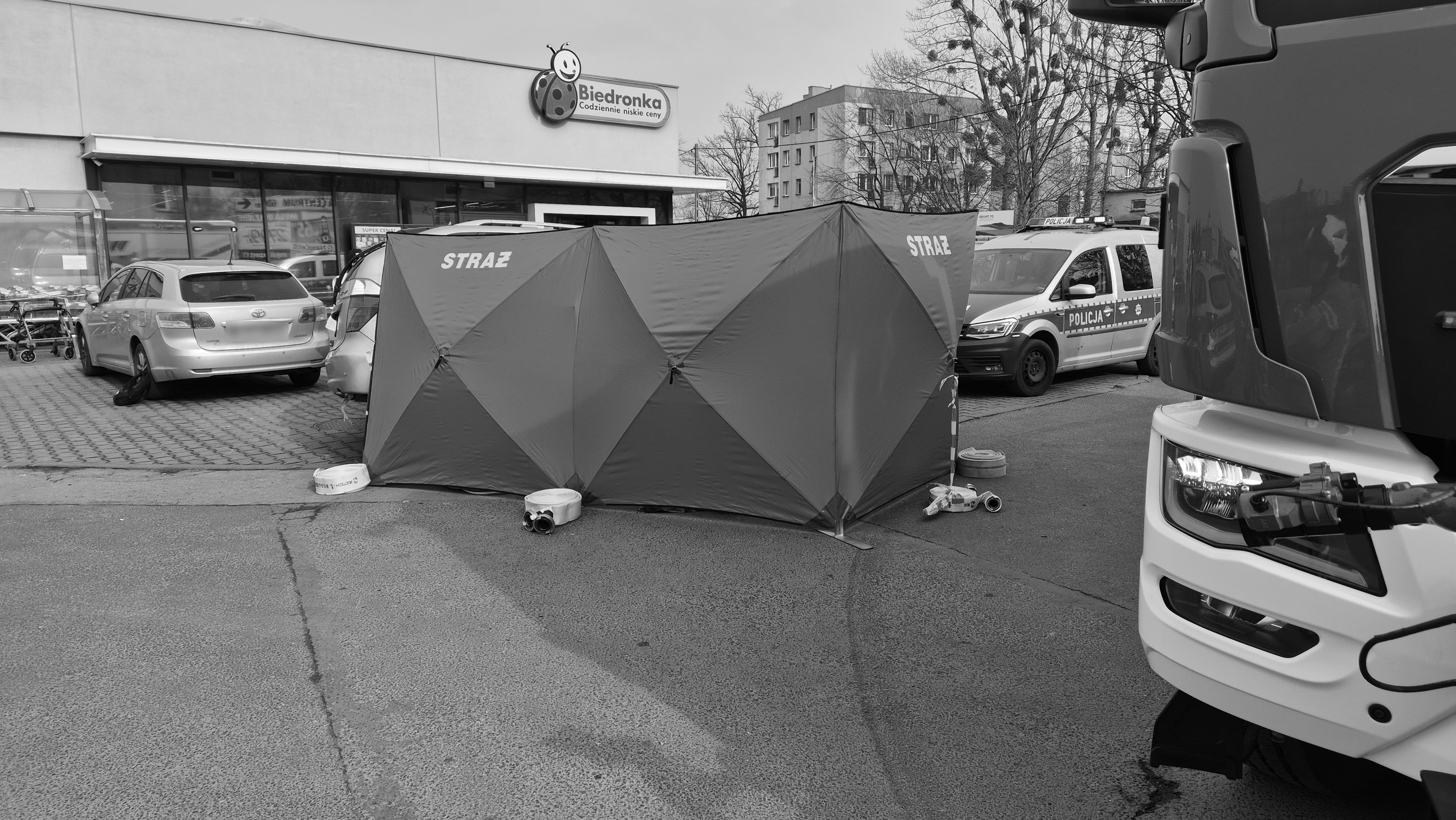 Wypadek śmiertelny w Strzelcach Opolskich. Nie żyje piesza ,która została przejechana przez samochód (Zdjęcia)