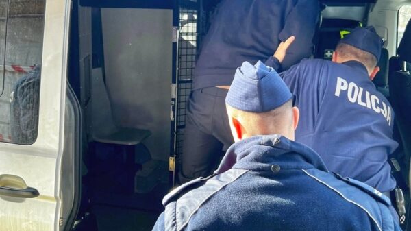 17 i 16-latek zatrzymani o rozbój z użyciem maczety na stację paliw w centrum Opola