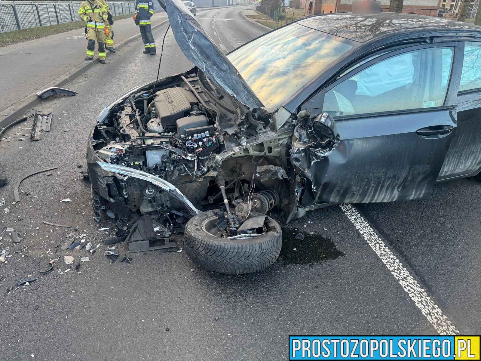 Wypadek Tułowice Małe. Czołowe zderzenie dwóch aut. Jedna osoba zabrana do szpitala (Zdjęcia)
