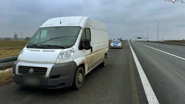 Nietrzeźwy kierowca busa na autostradzie