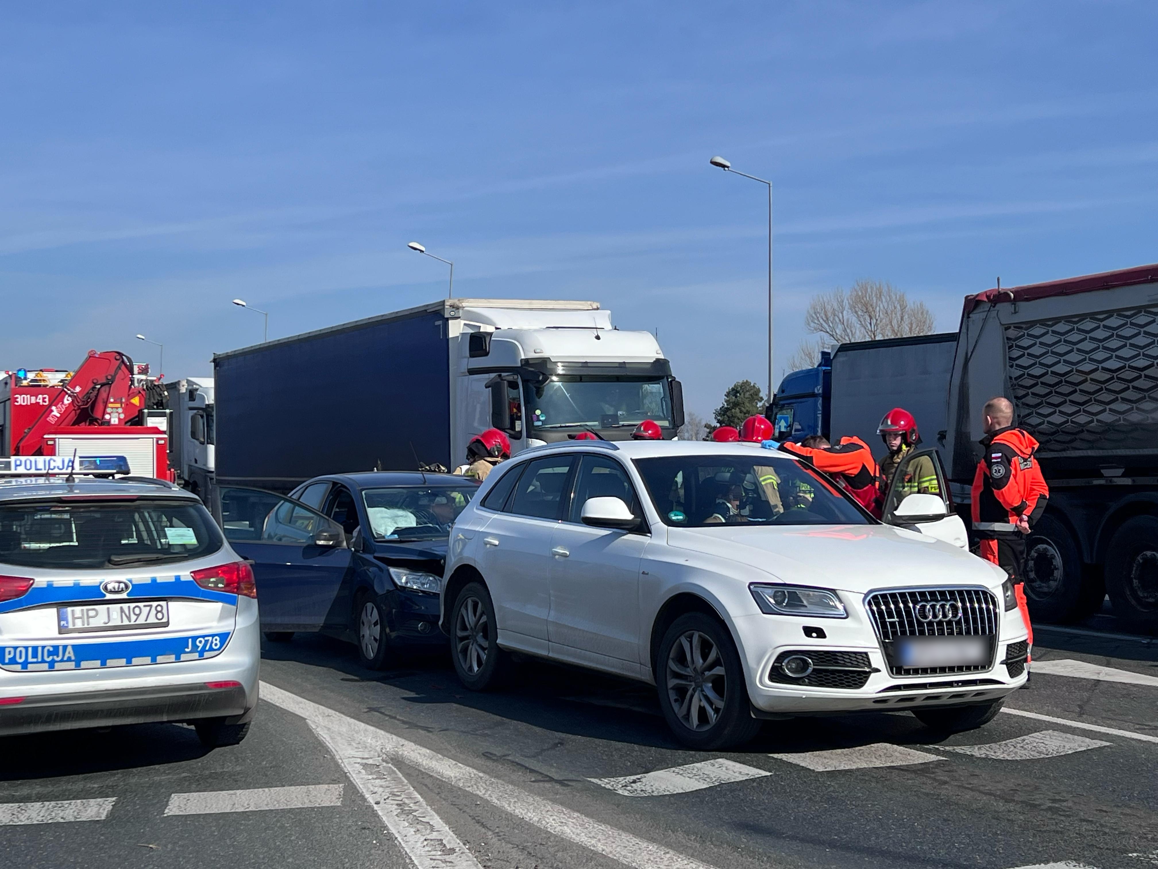 Wypadek na obwodnicy Opola. Dwie osoby poszkodowane
