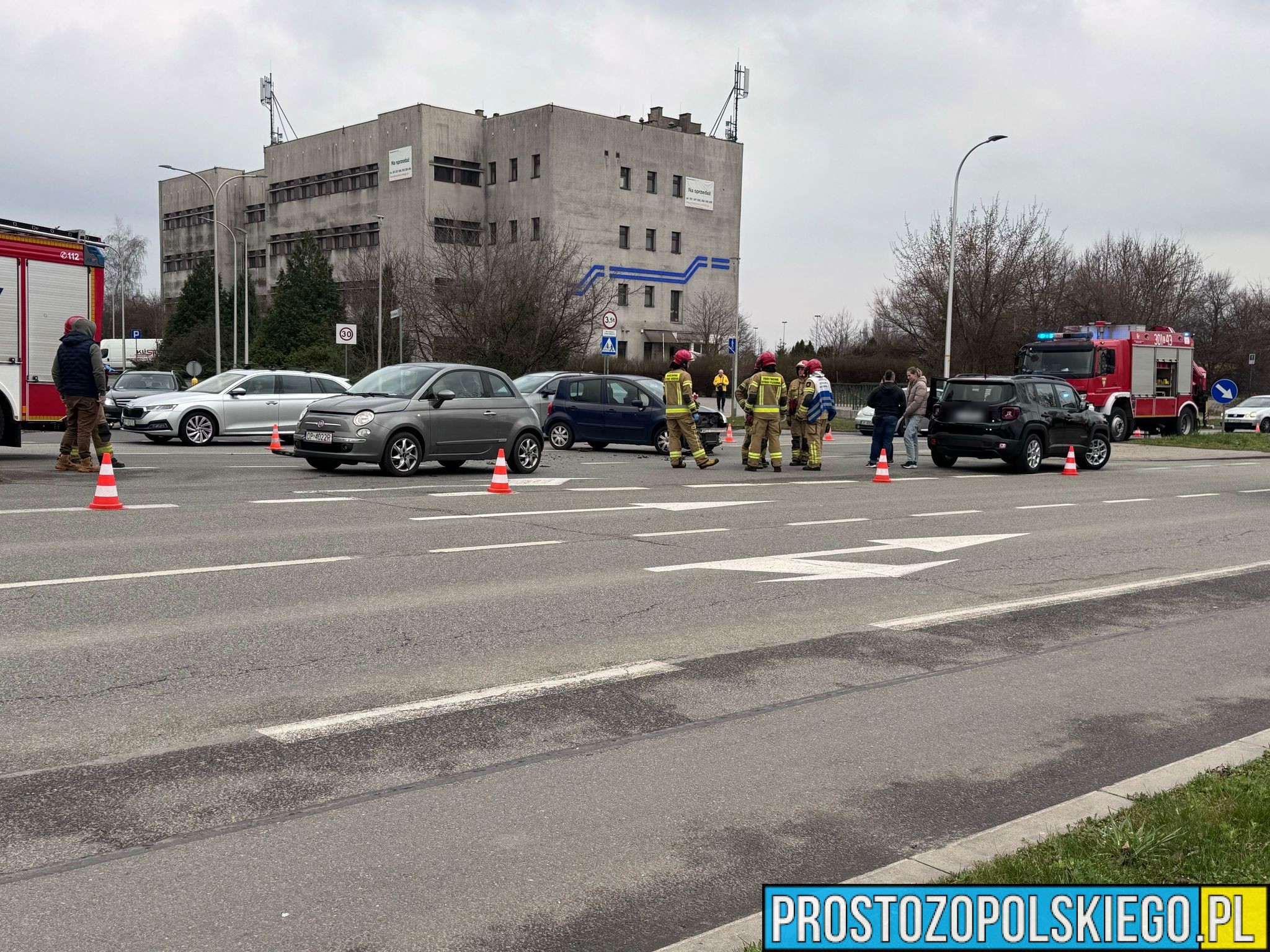 Wypadek z udziałem trzech samochodów na ul. Sosnkowskiego,a Wodociągowa w Opolu
