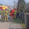 Wypadek na ul. Częstochowskiej w Opolu. Kierujący autem stracił panowanie nad pojazdem i wjechał w latarnie