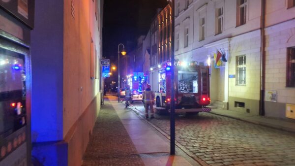 Pożar piwnicy i klatki schodowej w kamienicy na ul.Św. Wojciecha w Opolu.(Foto&Wideo)