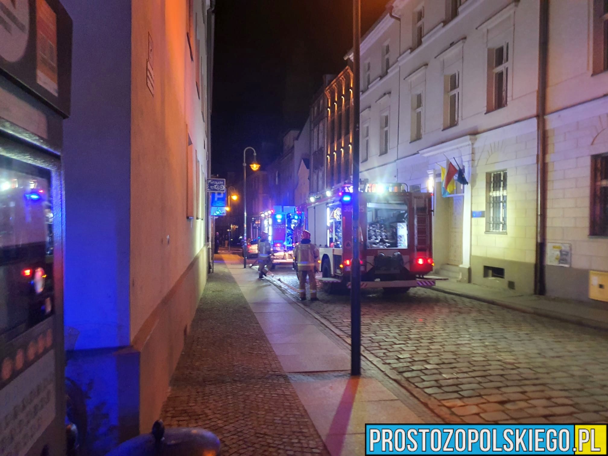 Pożar piwnicy i klatki schodowej w kamienicy na ul.Św. Wojciecha w Opolu.(Foto&Wideo)