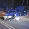 Wypadek samochodowy w miejscowości Kup. Trzy osoby zabrane do szpitala. Uderzenie było tak mocne, że z auta wypadł silnik.