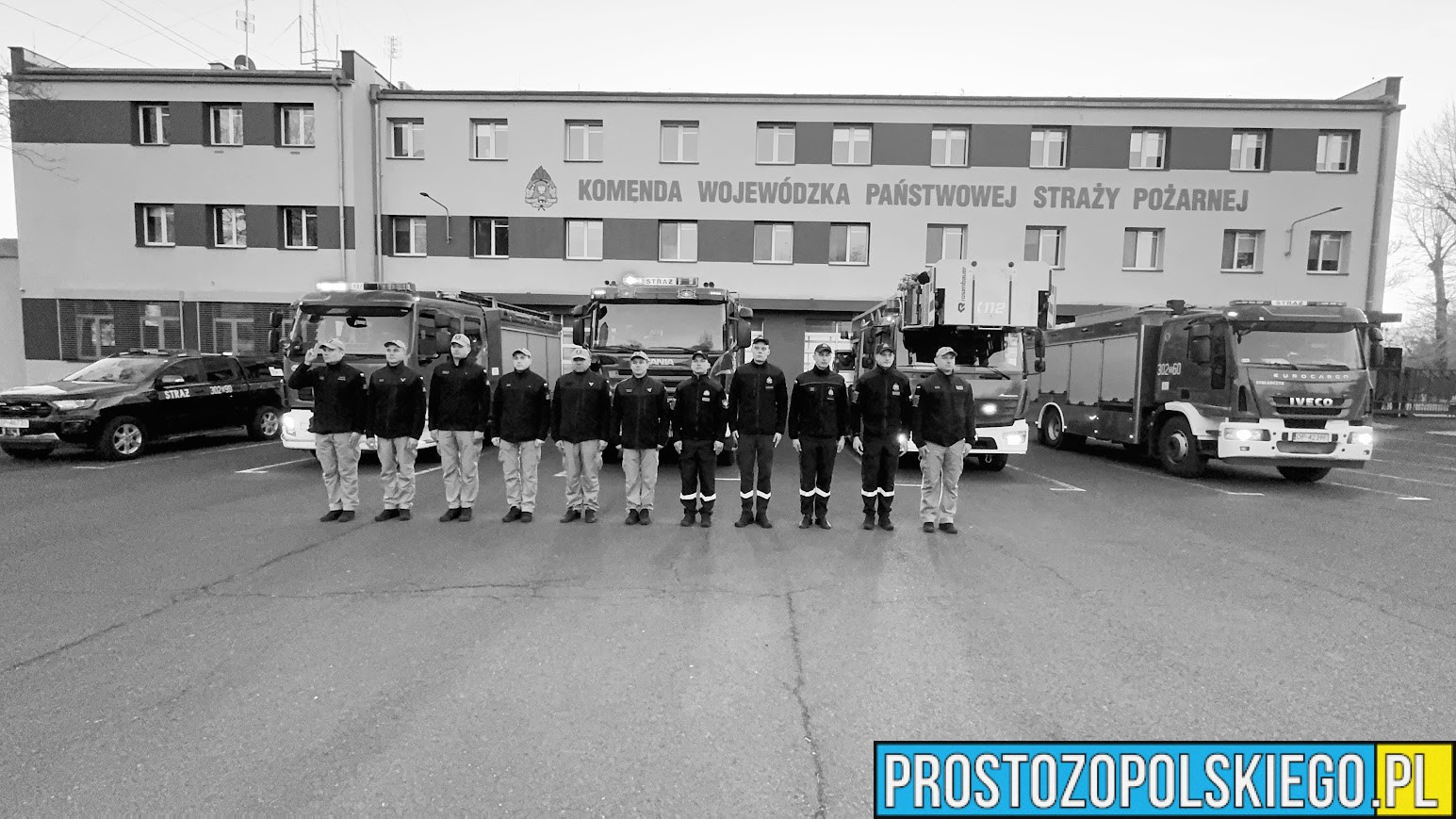 Hołd dla zmarłego strażaka Państwowej Straży Pożarnej