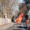 Całkowicie spalił się bus na ulicy Popiełuszki w Opolu. Kierowca w porę opuścił pojazd (Foto&Wideo)