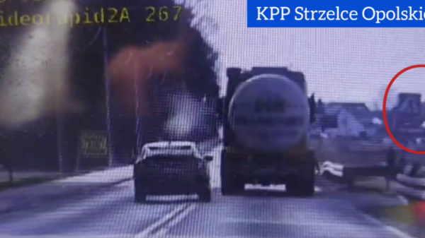 On przekroczył prędkość o ponad 100 km/h, ona wyprzedzała na przejściu dla pieszych – otrzymali mandaty w wysokości 2.500 złotych i 15 punktów karnych