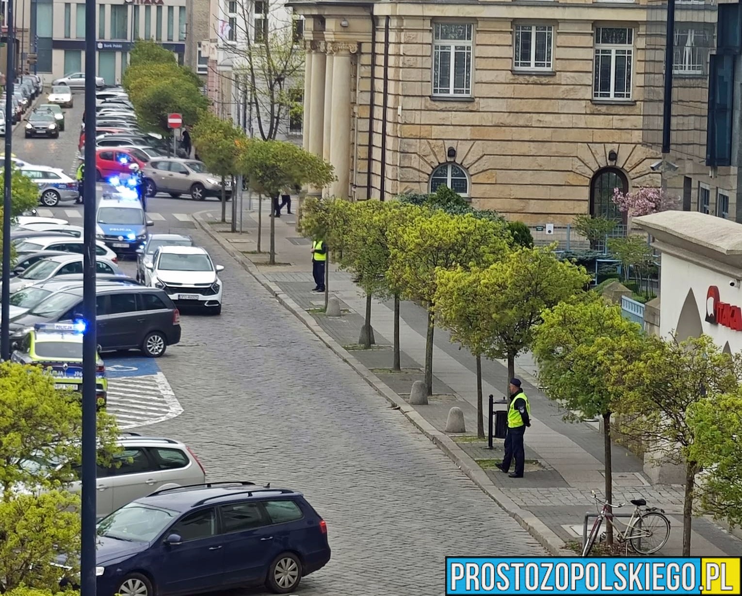 Ćwiczenia służb policyjnych na ul. Damrota w Opolu na terenie NBP