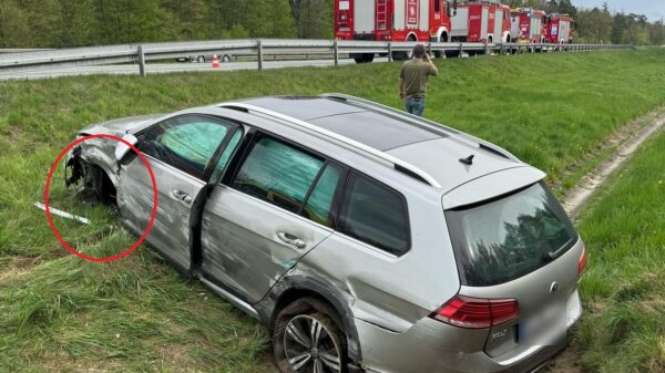 Wypadek na opolskim odcinku autostrady A4. Auto wpadło do rowu. Na miejscu lądował LPR