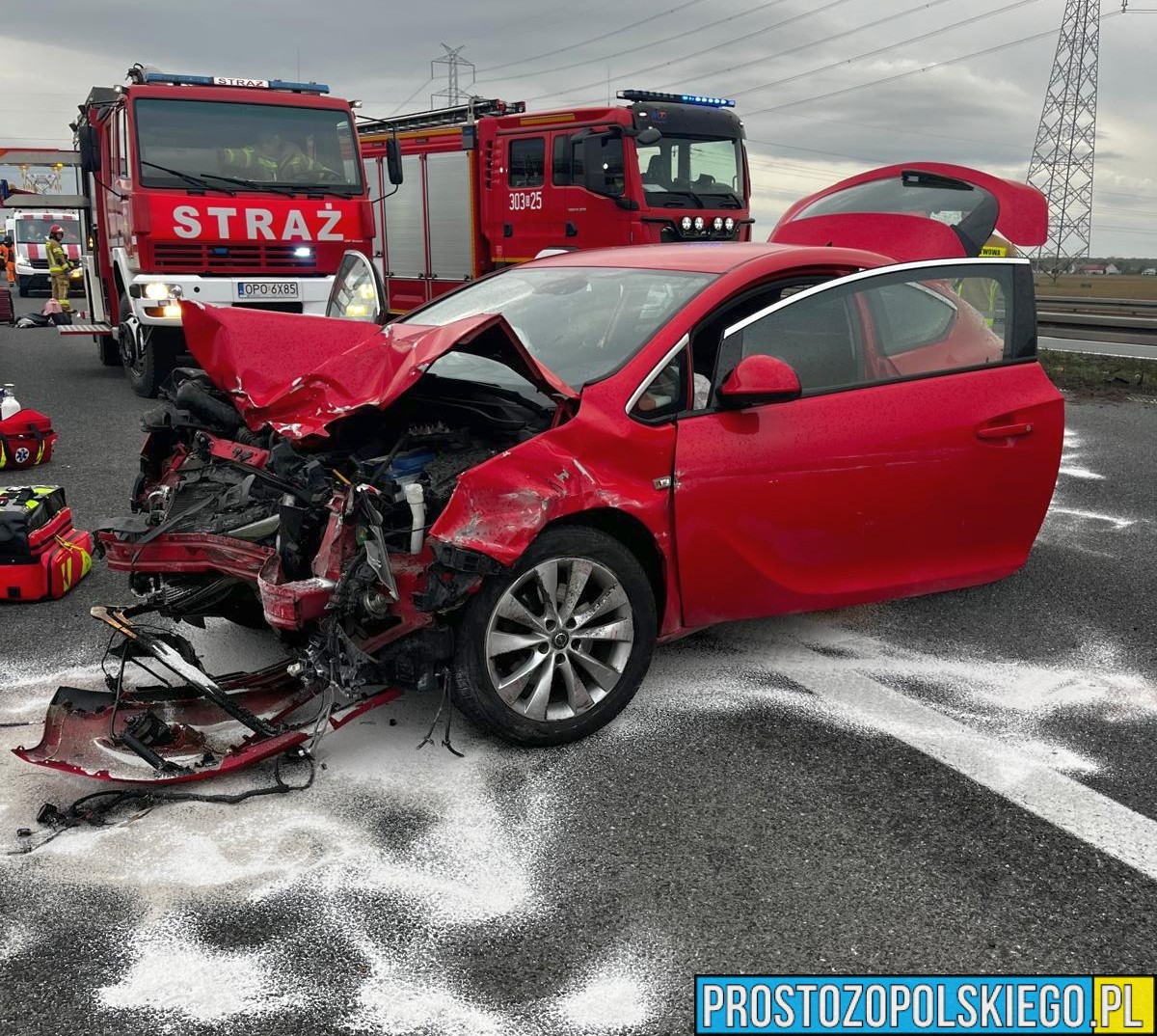 Wypadek na A4 na 211 km kierunek Katowice. Cztery osoby zostały ranne w tym 7-letnie dziecko . Na miejscu lądował LPR