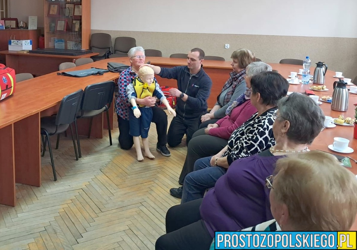 Seniorzy w akcji! W remizie OSP Zagwiździe nie tylko czuwają druhowie – uczą się także seniorzy